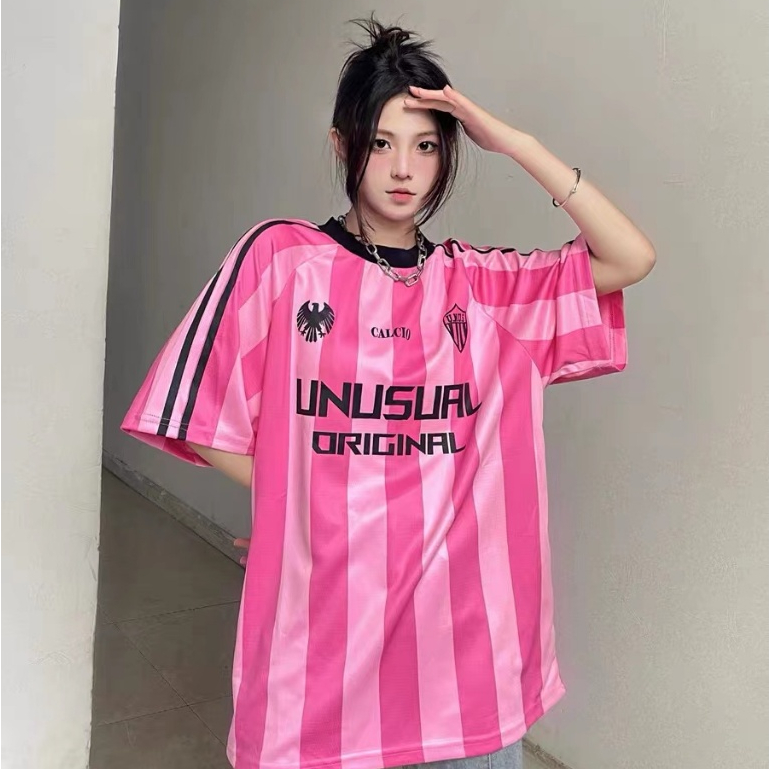 BeCoolMan 40kg-90kg เสื้อยืดแขนสั้น Unisex ทรงหลวม สีชมพู สไตล์ฮิปฮอป แฟชั่นเรโทร เหมาะสําหรับคู่รัก ระบายอากาศและสะดวกสบาย