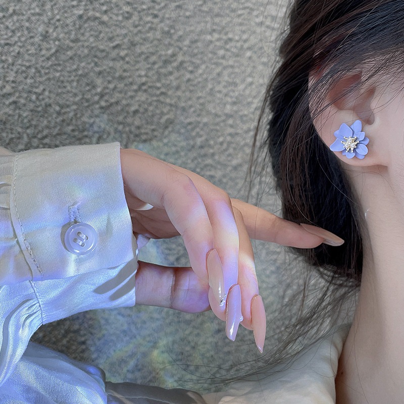 เกาหลีทงแดมุนแฟชั่นต่างหูกลีบสีฟ้าหญิง2024แฟชั่นสไตล์ใหม่ต่างหูมุกเรียบง่าย