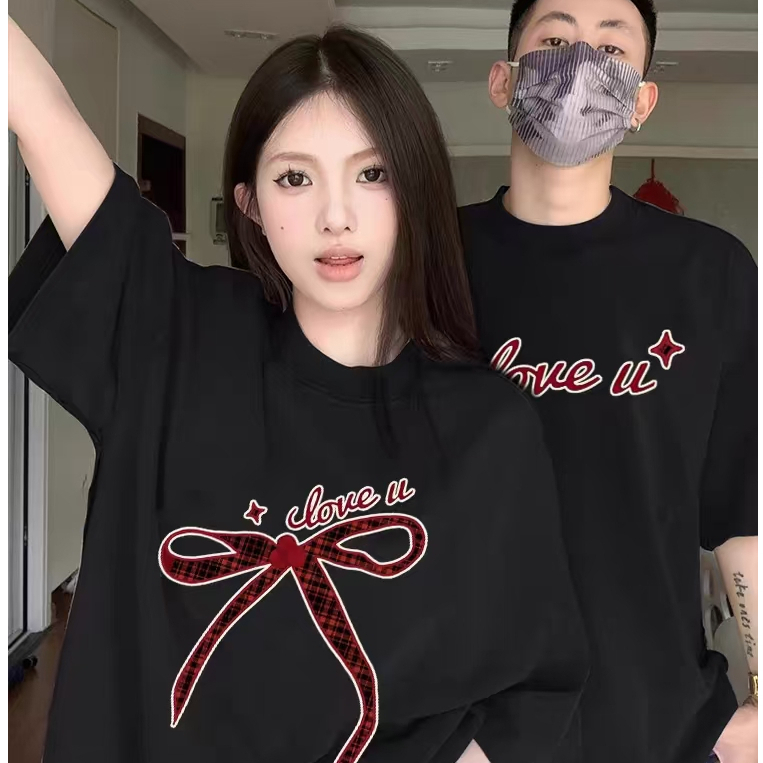 Proman-2024 แขนสั้น พิมพ์ลาย โบว์ ชุดคู่รัก เสื้อยืด ฤดูร้อน ยอดนิยม แฟชั่น แมทช์ลุคง่าย แขนสั้น