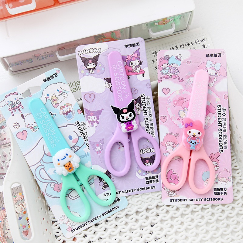 SANRIO ซานริโอ กรรไกรนิรภัยสําหรับเด็กการ์ตูนน่ารักนักเรียนกรรไกร ทําเอง สร้างสรรค์เครื่องมือตัด
