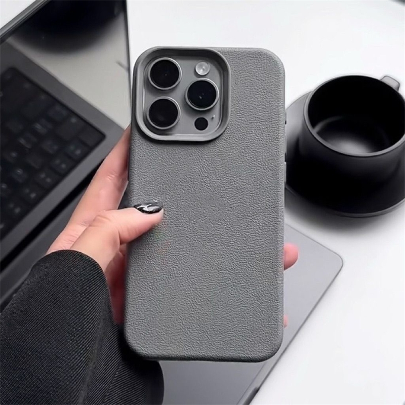 มีโลโก้Luxury ลิ้นจี่รูปแบบ Matte เคสโทรศัพท์สําหรับ iPhone 11 12 13 14 15 Pro Max Plus กันกระแทกด้านบนป้องกันกล้อง Soft Case iPhone 11 Full Cover