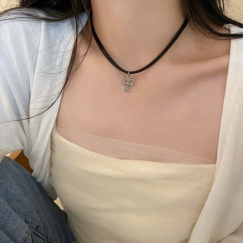 เกาหลีสร้อยคอข้ามสั้นผู้หญิงสีเงินหวานเย็นเค้นคอของขวัญนักเรียน