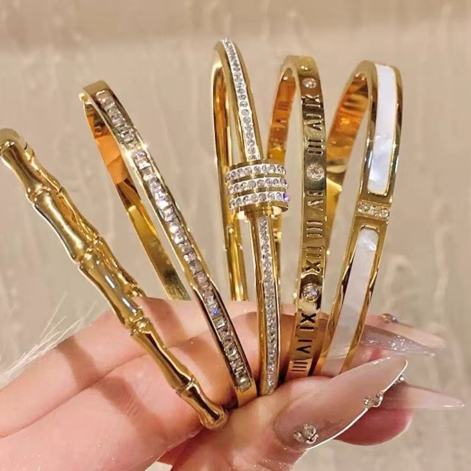 ทองไทเทเนียมเหล็กสร้อยข้อมือผู้หญิงระดับไฮเอนด์เพทายสร้อยข้อมือคู่แสงหรูหราธรรมดาวงกลมสร้อยข้อมือแหวนเครื่องประดับมือใหม่สไตล์
