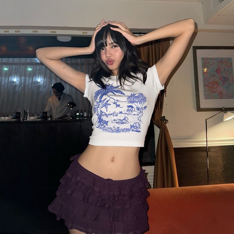 แปลก จิ๋ม เสื้อยืดลําลองคอกลมแขนสั้นสะดือผอมสัมผัสบุคลิกภาพอเนกประสงค์บรรยากาศสไตล์แฟชั่น2024ใหม่สุดฮอต