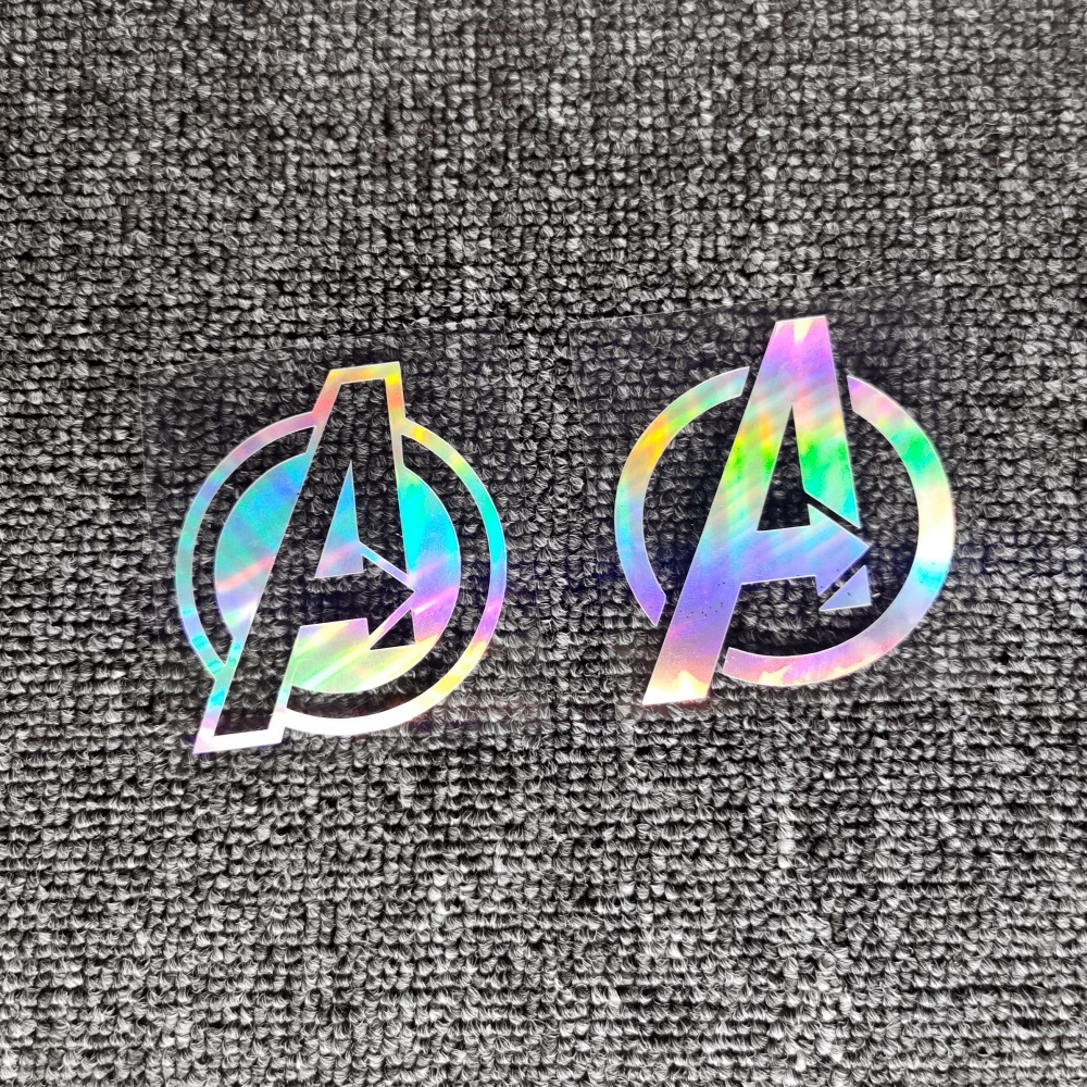สติกเกอร์รถ Marvel Avengers โลโก้เลเซอร์สะท้อนแสง Decals สําหรับการใช้ถังหมวกกันชนรถจักรยานยนต์หมวกกันน็อคแล็ปท็อป Iphone