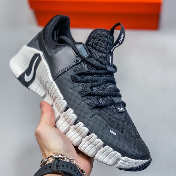 Nike/nike Free Metcon 5 รองเท้าเทรนนิ่งวิ่งกีฬาผู้ชาย