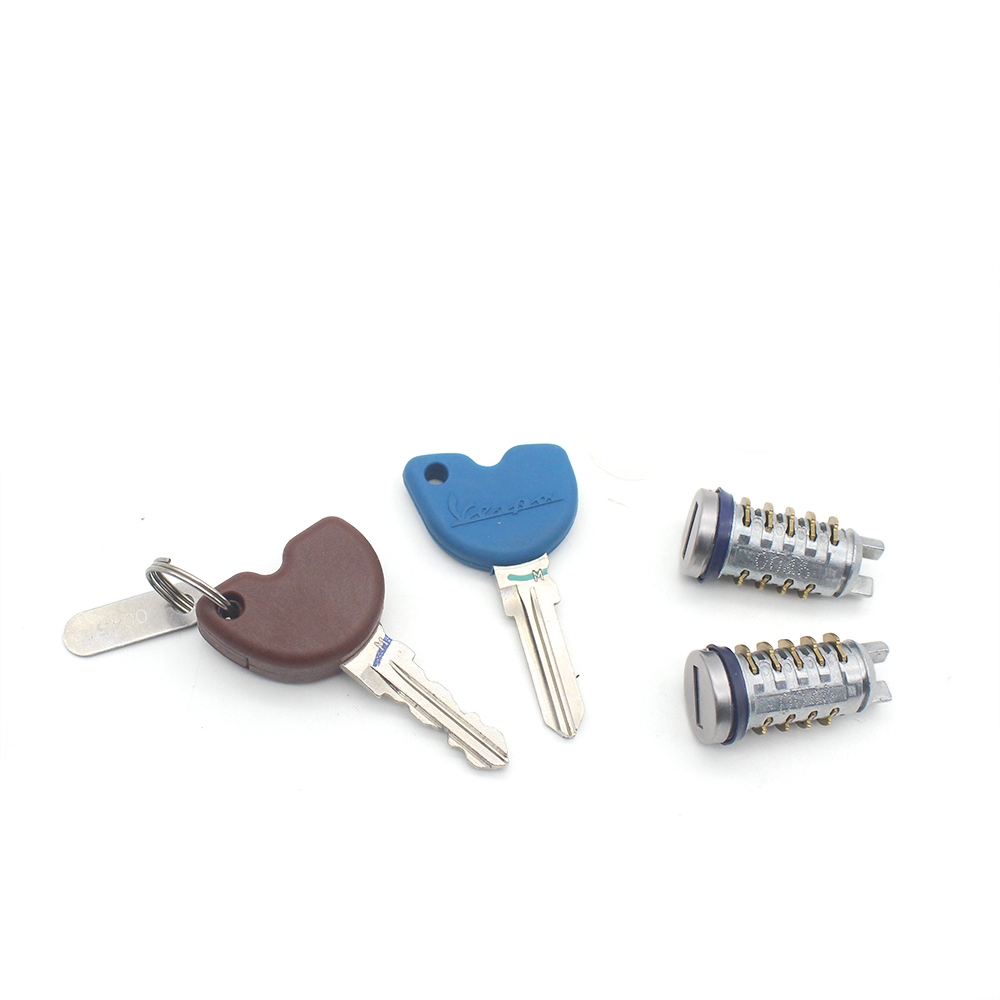 รถจักรยานยนต์ OEM ล็อคกระบอกพร้อมปุ่มพร้อมชิป Immobilizer สําหรับ Piaggio Vespa 573430 Et4 LX LXV ชุดล็อคแขน