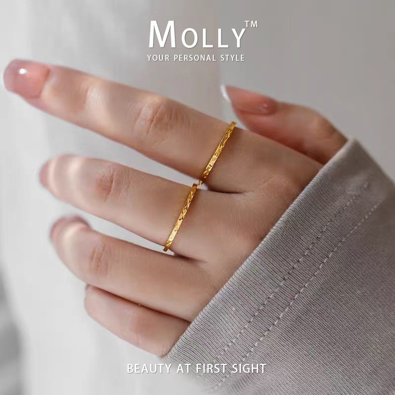 แหวนลายแกะสลักเงาสแตนเลสสําหรับผู้หญิง Non Tarnish ชุบทอง Hypoallergenic แฟชั่นสแตนเลส Minimalist แหวน