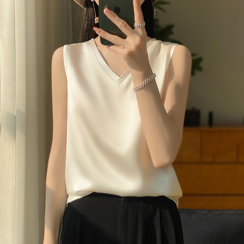 ฤดูร้อนผ้าไหม เสื้อชั้นในสตรี อารมณ์ของผู้หญิงคอวีผ้าไหมหม่อนเสื้อยืดแขนกุดสวมใส่ด้านนอกหลวม ผอมลง ดู