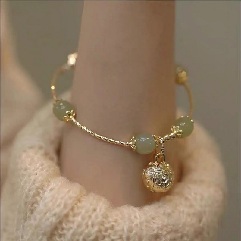 Court Hetian Yuzhu Bell สร้อยข้อมือผู้หญิงกําไลข้อมือเครื่องประดับของขวัญแฟชั่น