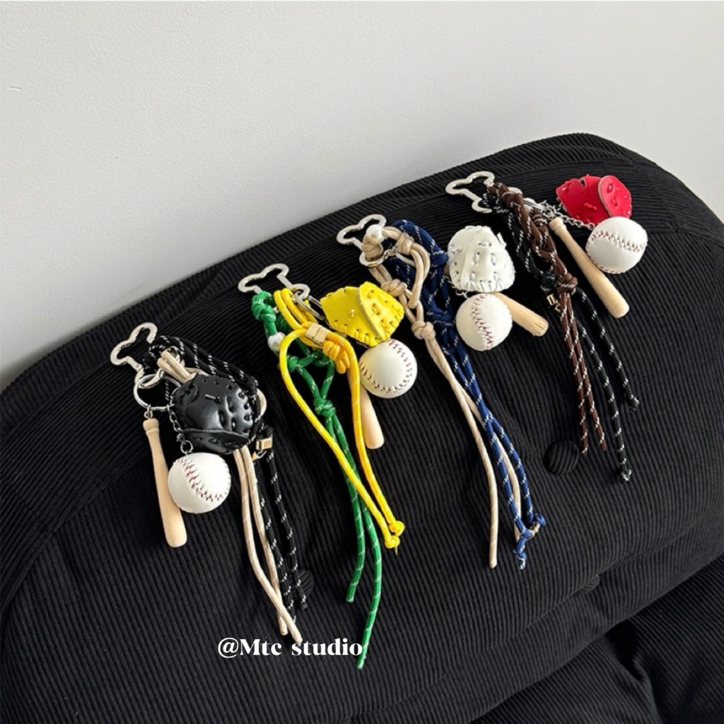 Niche สไตล์เกาหลี ins คู่สไตล์เชือกปีนเขา miu Tie Hand Rope จี้ห้อยกระเป๋าพวงกุญแจรถแฟชั่นที่ไม่ซ้ํากันสไตล์ใหม่กระเป๋าเบสบอลจี้จี้ Retro เชือกมือพวงกุญแจเชือกเส้นเล็กโทรศัพท์มือถือ