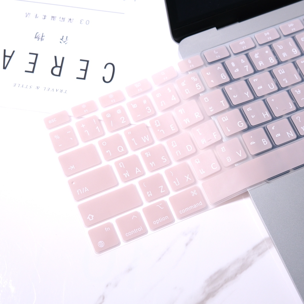 ไทย US Layout แป้นพิมพ์สีดําผิวสําหรับ MacBook M4 M3 M2 M1 ซิลิโคนคีย์บอร์ดฟิล์ม Air Pro13 14 15 16 นิ้ว A3241 A3112 A3403 A3113 A3240 A3114 A2918 A2992 A2991 A2337 A2338