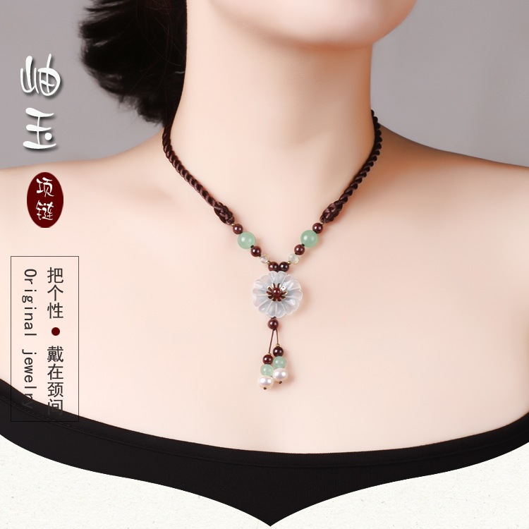 สไตล์ชาติพันธุ์สไตล์สั้นพู่แก้วจี้ซิ่วหยู กระดูกไหปลาร้า สร้อยคอเดิมฤดูร้อนผู้หญิงสดหวานสวยบูติกสร้อยคอหยกอุปกรณ์