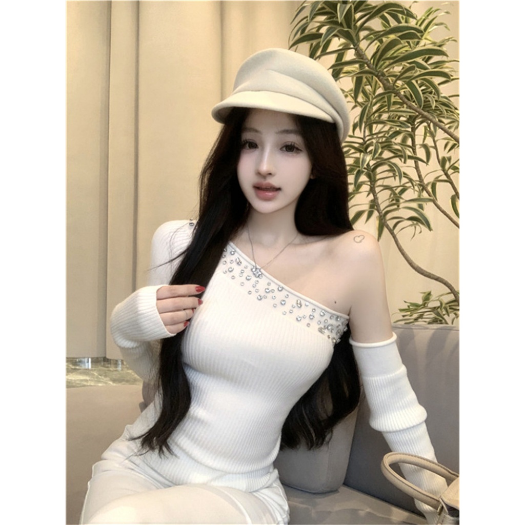 เสื้อยืดถักแขนยาวปิดไหล่มีสไตล์สําหรับผู้หญิงที่มีรายละเอียด Rhinestone