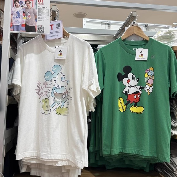 Uniqlo เสื้อยืดแขนสั้นพิมพ์ลาย UT Mickey Standing สําหรับผู้ชายและผู้หญิง 472882/467109/468893