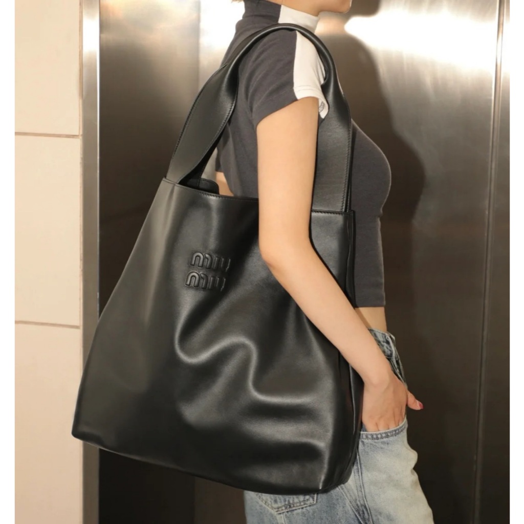 ไม่มีกล่อง - M*IU 24NEW OVERSIZED TOTE 25*22 CM BAG IN LEATHER