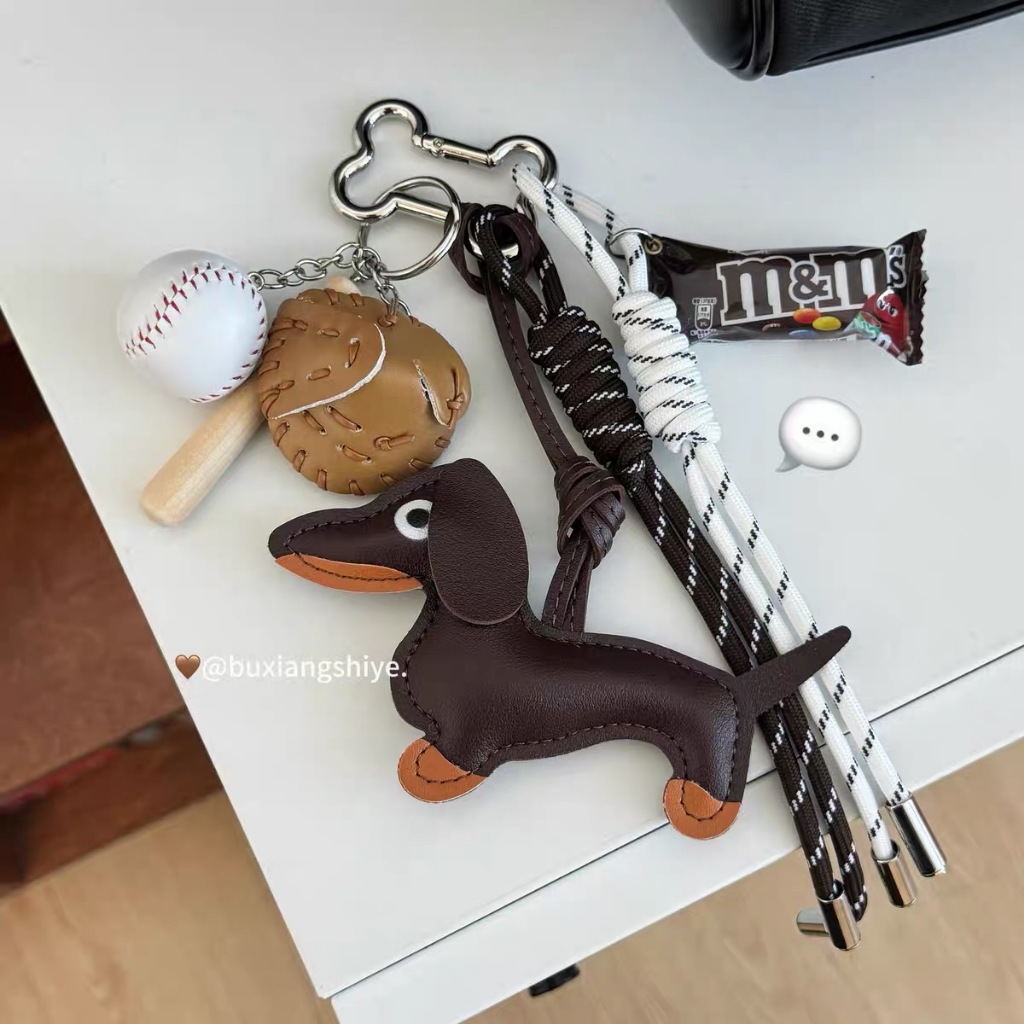Retro Dachshund Dog Keychain Niche ins Bag Pendant miu Style Blogger จี้คู่รักสไตล์เดียวกัน