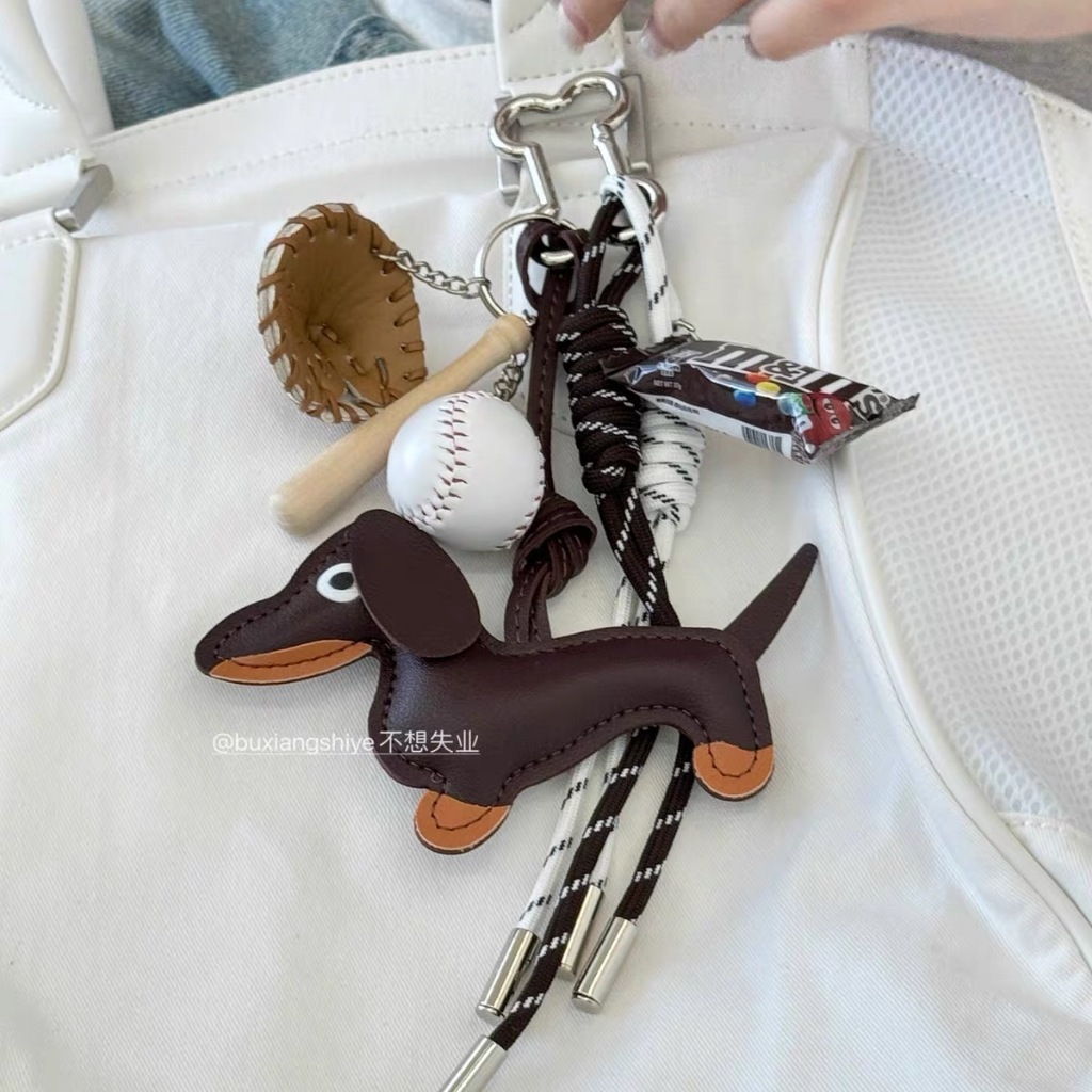 Retro Dachshund Dog Keychain Niche ins Bag Pendant miu Style Blogger จี้คู่รักสไตล์เดียวกัน