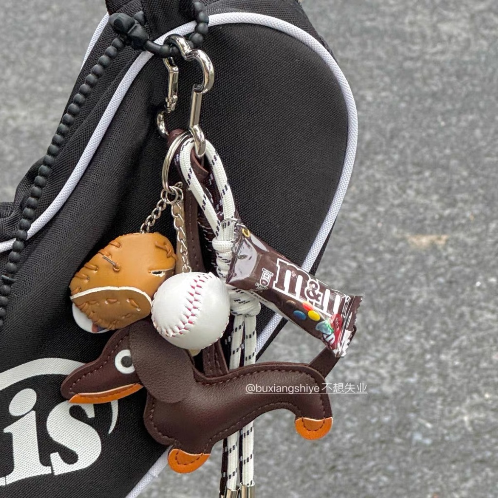 Retro Dachshund Dog Keychain Niche ins Bag Pendant miu Style Blogger จี้คู่รักสไตล์เดียวกัน