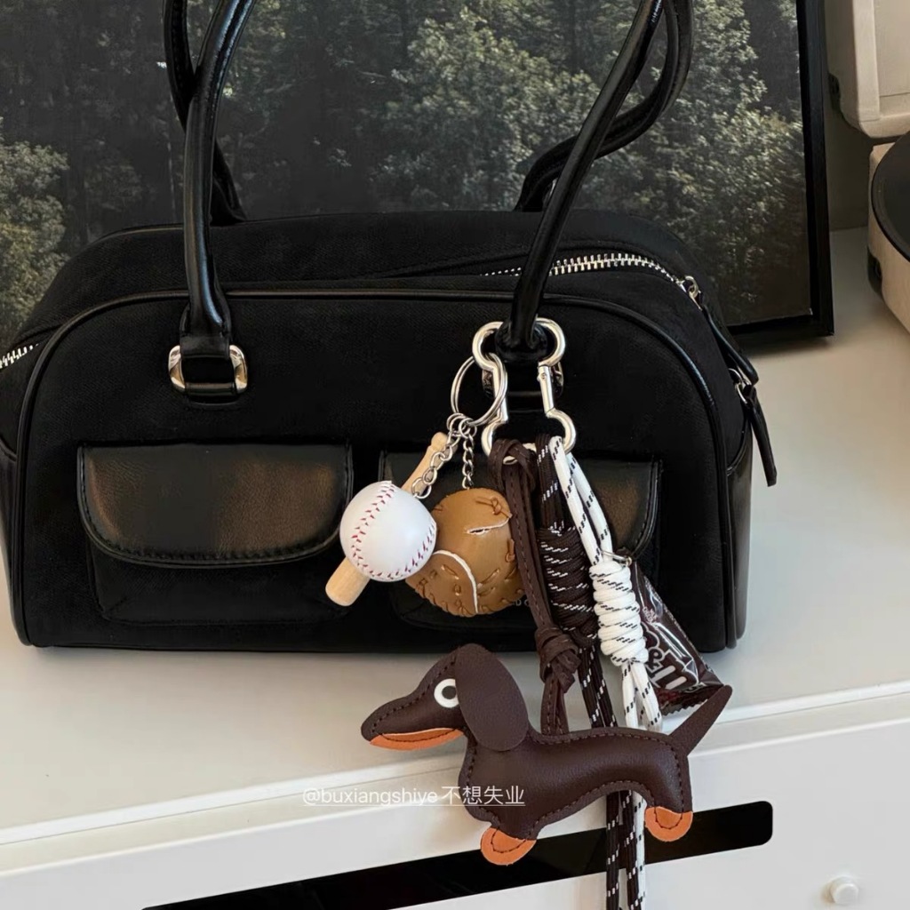 Retro Dachshund Dog Keychain Niche ins Bag Pendant miu Style Blogger จี้คู่รักสไตล์เดียวกัน