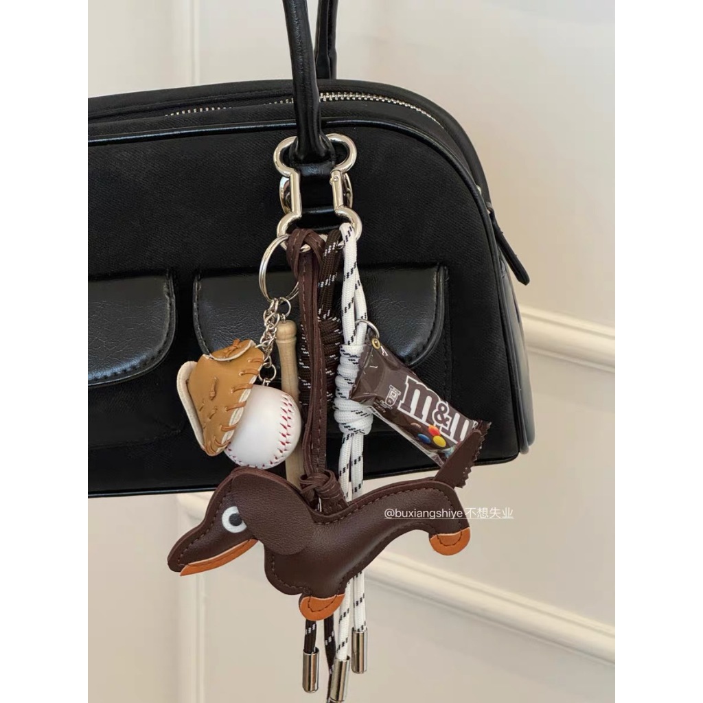 Retro Dachshund Dog Keychain Niche ins Bag Pendant miu Style Blogger จี้คู่รักสไตล์เดียวกัน