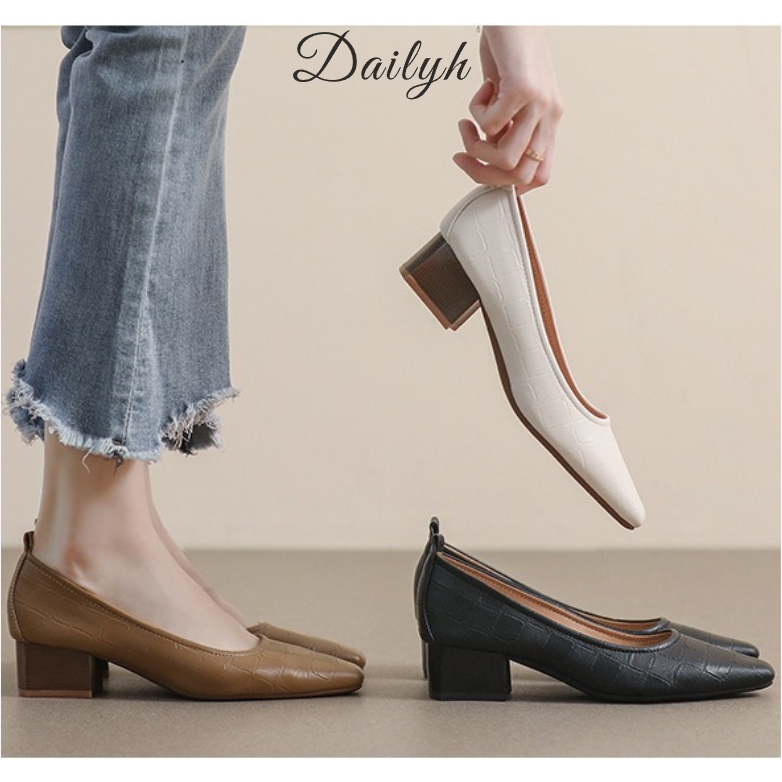 ฤดูใบไม้ผลิ 2024 รองเท้าส้นสูงสแควร์ Toe Chunky ส้นหนังนุ่มปากตื้นปั๊มภาษาฝรั่งเศสคํา Retro Chunky Heel 4 ซม.ธุรกิจ Ol รองเท้า