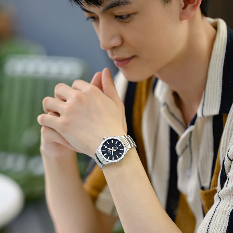 （สิงค้าขายดี）นาฬิกาคาสิโอ EDIFICE รุ่น EFR-S108YD-1A นาฬิกาผู้ชาย กันน้ำ รับประกัน 1 ปี