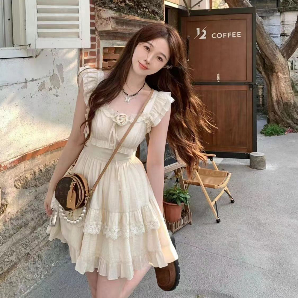 ฤดูร้อนภาษาฝรั่งเศสคําหวานเค้กกระโปรง Flying Sleeves เอว Tie Lace Spliced A-line กระโปรงสั้น