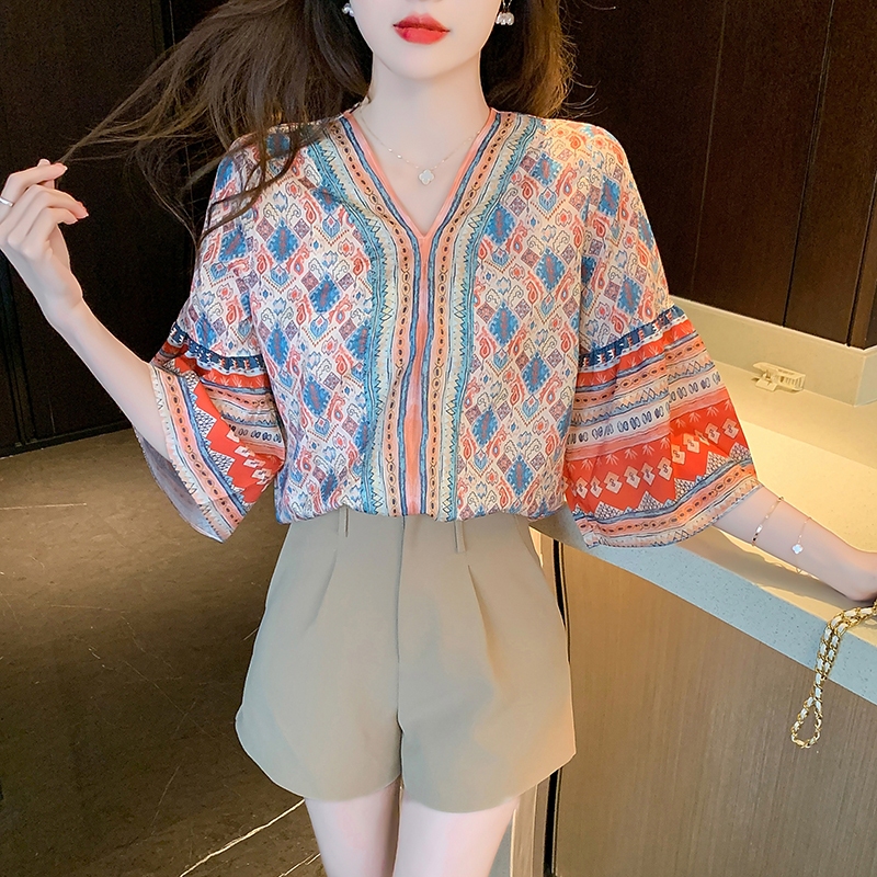 สตรีสไตล์ใหม่สไตล์ชาติพันธุ์พิมพ์แขนสามส่วนเสื้อชีฟองฤดูร้อนสบายๆหลวมเสื้อคอวีแฟชั่นแขนบานด้านบนย้อนยุคเสื้อผ้าผู้หญิง