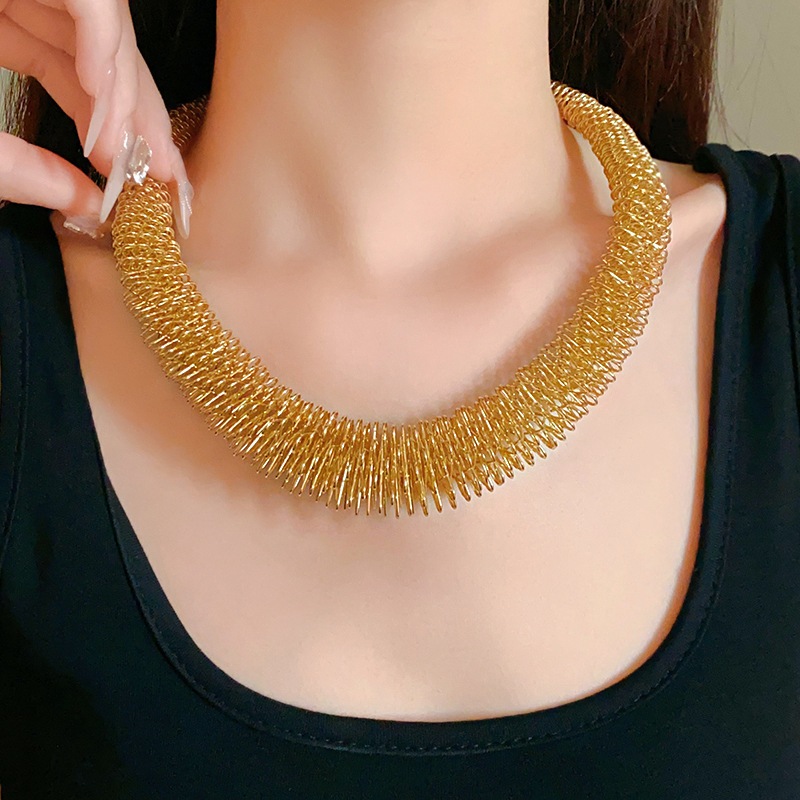 ยุโรปและอเมริกาโอ้อวดฤดูใบไม้ผลิตัดปก เครื่องเทศสาวอารมณ์โลหะสไตล์สร้อยคอบุคลิกภาพออกแบบเฉพาะแฟชั่นคอปกผู้หญิง - รูปที่ 6