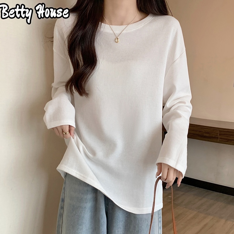 Betty house พร้อมส่ง เสื้อยืดแขนยาวผู้หญิง เสื้อยืดแฟชั่น ผ้ายืดวาฟเฟิล หลวมสบายๆ สไตล์เกาหลี (ขาว/ดำ)