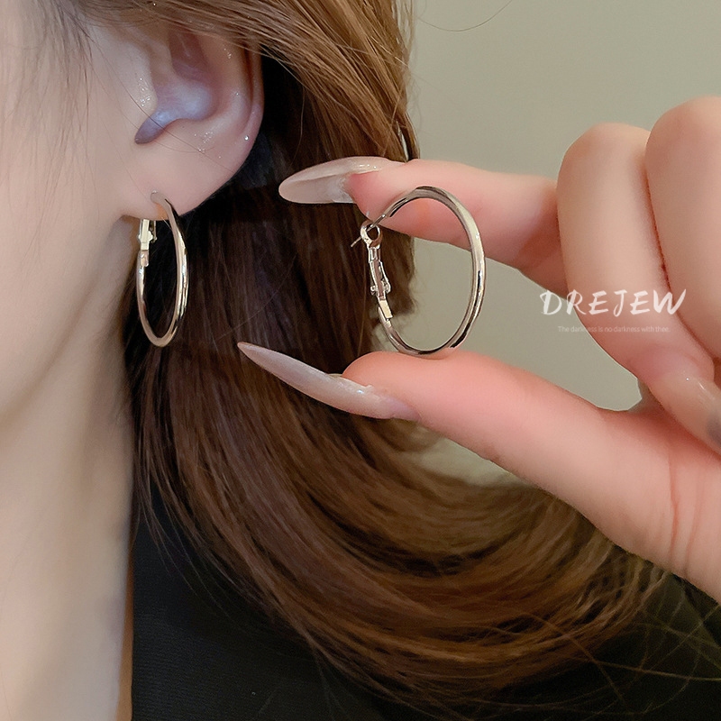 DREJEW เดรช 925 เงินเข็มสไตล์เย็นเรียบง่ายธรรมดาต่างหูห่วงผู้หญิง ซอก แฟชั่นออกแบบหู ใส่ห่วง ต่างหูอารมณ์บรรยากาศต่างหู ไม่แพ้ง่าย