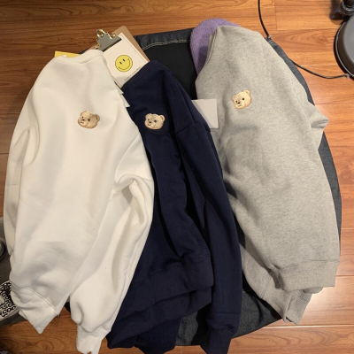 NZN แฟชั่นผู้หญิงลายหมีบางด้านบนเรียบง่ายคอลูกเรือหลวมแขนยาวเสื้อสวมหัวเสื้อกันหนาว