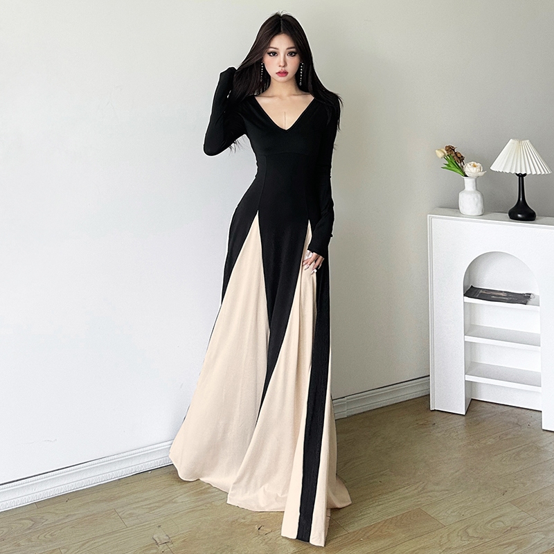 แปลก Puss Casual Maxi ชุดคอวีแขนยาว Ruched สีปิดกั้นหลวมบุคลิกภาพอเนกประสงค์บรรยากาศสไตล์แฟชั่น 2024 ร้อนใหม่