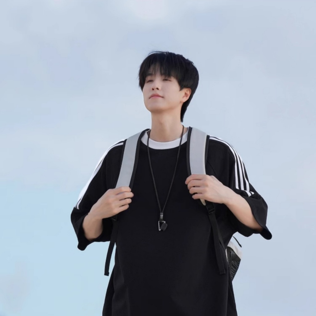 ⚡BECOOLMAN⚡-หนัก สามแถบ สีล้วน แขนสั้น เสื้อยืด ชาย ฤดูร้อน แบบหลวม คอกลม คอกลม ผลิตภัณฑ์เดี่ยว