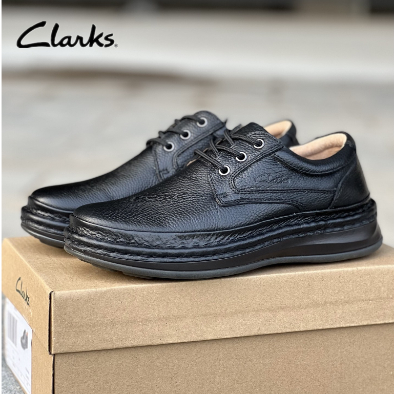 Clarks รองเท้าหนังลําลองผู้ชายแฟชั่น รองเท้าหนังขนาดเล็กสไตล์อังกฤษที่สะดวกสบายและนุ่ม