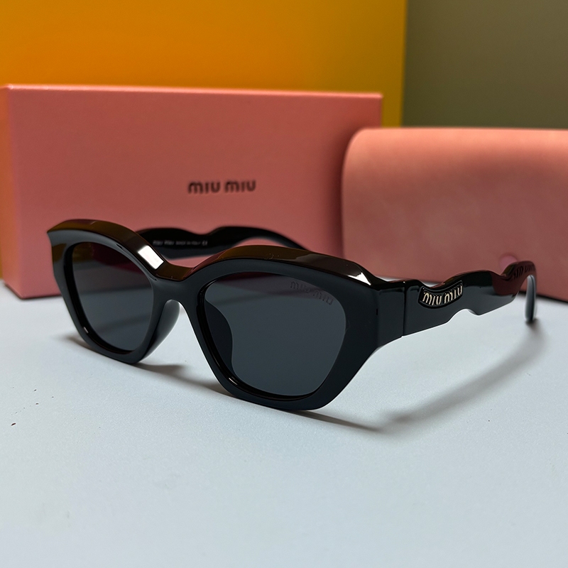 2024 ใหม่ความงามสูง Ocean Wave ขา MIU แว่นตากันแดดหล่อ UV ทนแว่นตาขับรถคุณภาพสูง Retro คุณภาพแว่นตากันแดดสําหรับผู้หญิง 8055