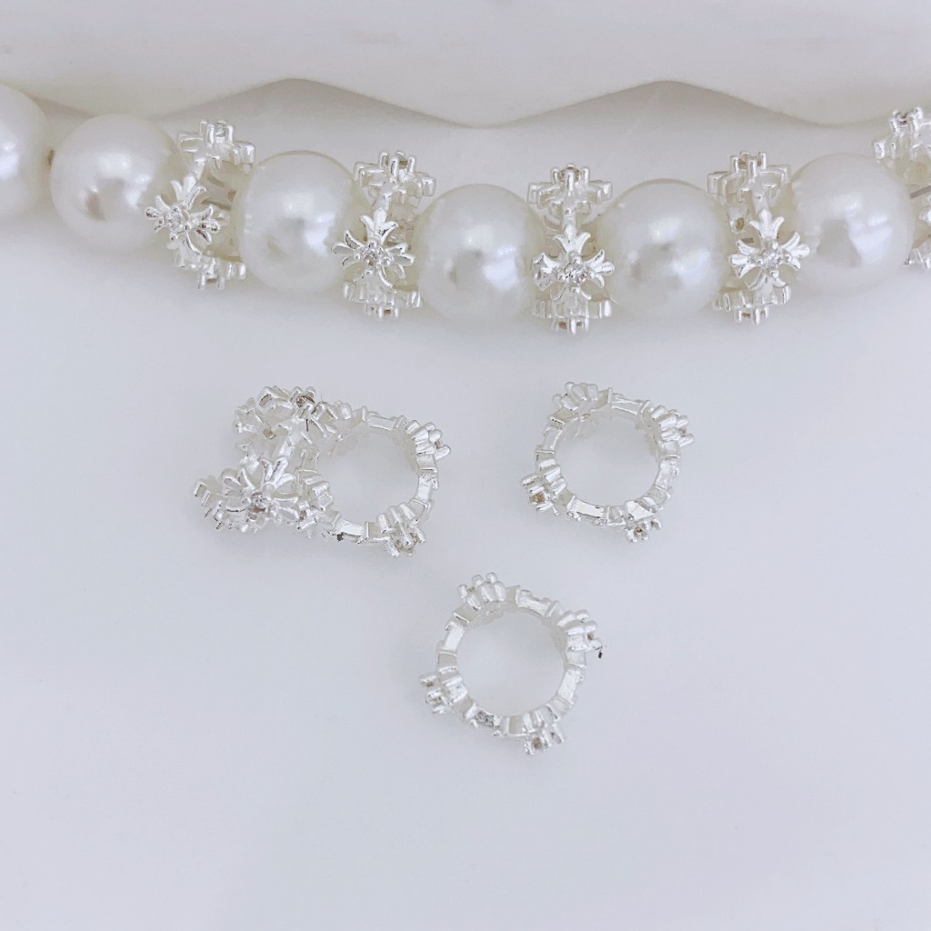 A1054 [Monochrome ฟรี 1 ชิ้นสําหรับการสั่งซื้อมากกว่า 5 ชิ้น] Micro Diamond Iris Spacer ลูกปัดดอกไม้ผู้ถือลูกปัดทําด้วยมือ diy สร้อยข้อมือลูกปัดอุปกรณ์เสริมวัสดุแพคเกจ 14K Gold Retention สี