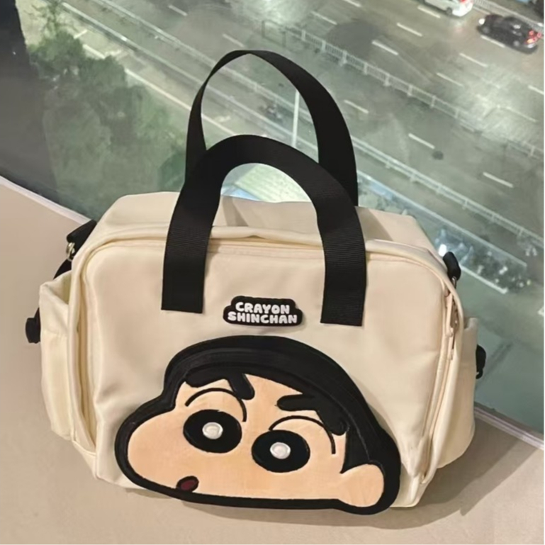 กระเป๋าเป้สะพายหลัง Crayon Shin-Chan กระเป๋าถือความจุขนาดใหญ่กระเป๋าสะพายข้างกระเป๋าเป้สะพายหลังเดินทาง