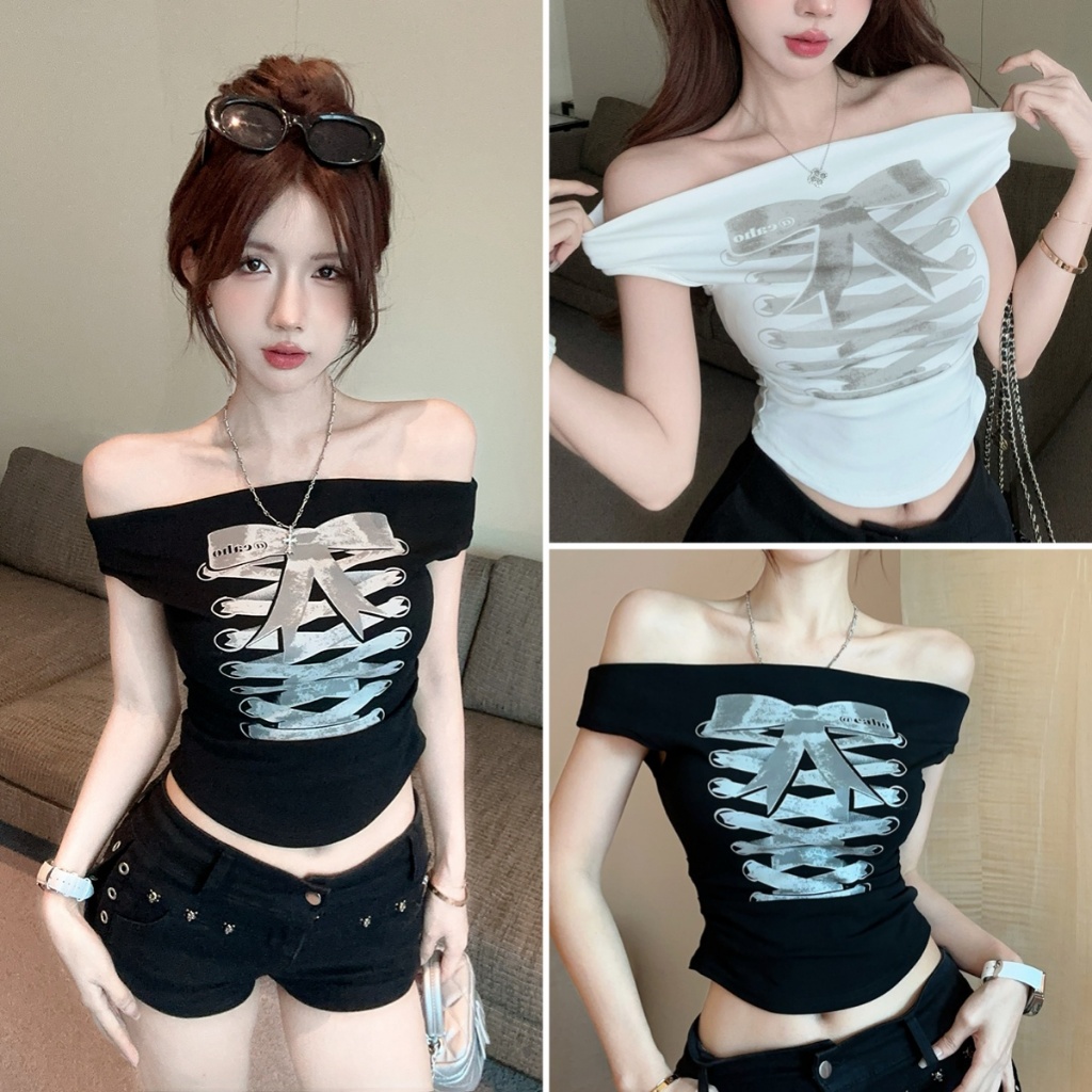 Betty house🌸พร้อมส่ง เสื้อยืดเปิดไหล่ผู้หญิง เสื้อรัดรูปสวยๆ เปิดไหล่เซ็กซี่ แขนสั้นพิมพ์ลายโบว์ (ขาว/ดำ)