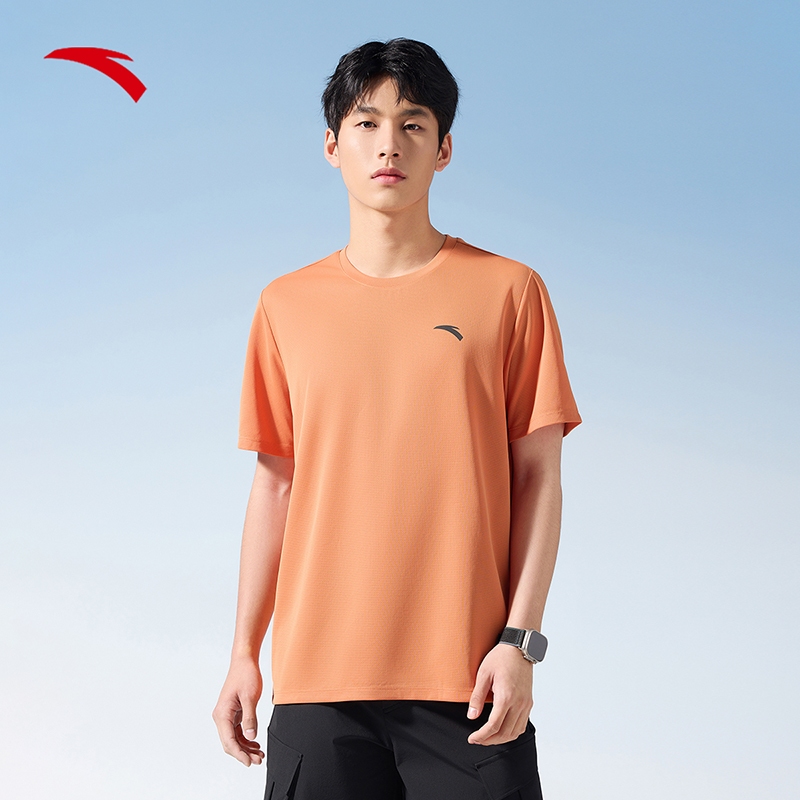 ANTA เสื้อยืดกีฬาแขนสั้นผู้ชาย สวมใส่สบาย เป็นมิตรกับผิว ระบายอากาศดี แห้งเร็ว 952427101