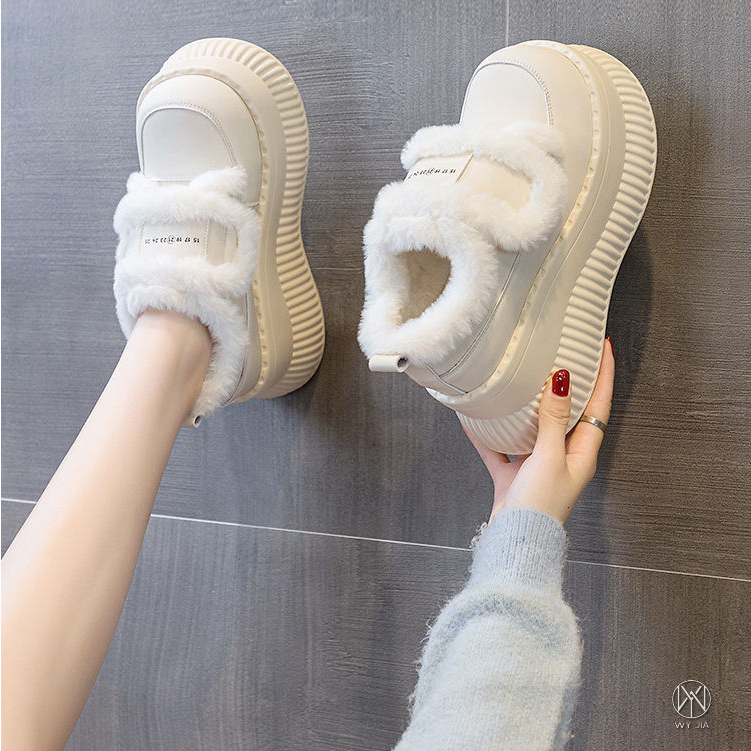 Wy Home Ready Stock จัดส่งฟรีรองเท้าผ้าฝ้ายผู้หญิงสวมใส่ด้านนอก 2024 สไตล์ใหม่ฤดูหนาวซับขนแกะหนารองเท้าสั้นด้านในเพิ่มความสูง Furry หนาSoled Snow Boots