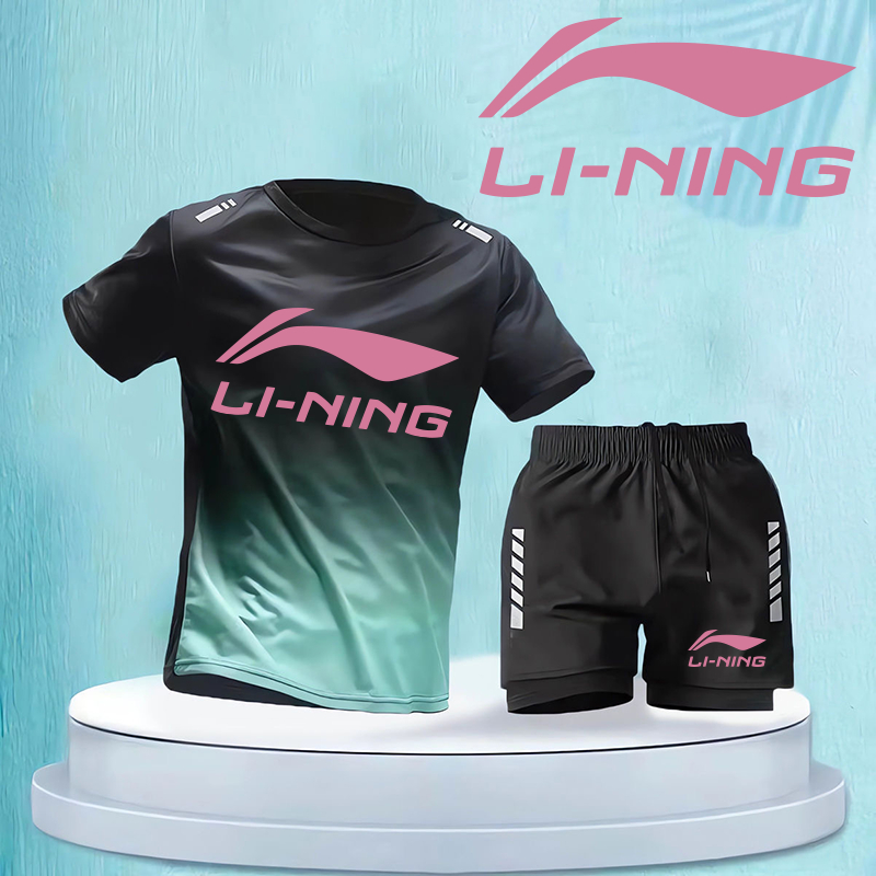 LI NING หลี่หนิงชุดกีฬาตาข่ายแห้งเร็วกีฬาเสื้อยืดผู้ชายผู้หญิงเด็กผ้าไหมน้ําแข็งแห้งเร็วฤดูร้อนบางวิ่งแขนสั้นเสื้อผ้าระบายอากาศด้านบน + กางเกงขาสั้น