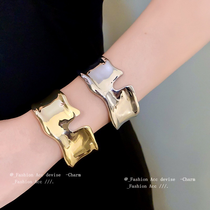 ของเหลวผิดปกติเปิดสร้อยข้อมือยุโรปและสหรัฐอเมริกาเครื่องเทศโอ้อวดสาว100บายพาสสร้อยข้อมือบุคลิกภาพที่เรียบง่ายลมหนาวเครื่องประดับมือขายส