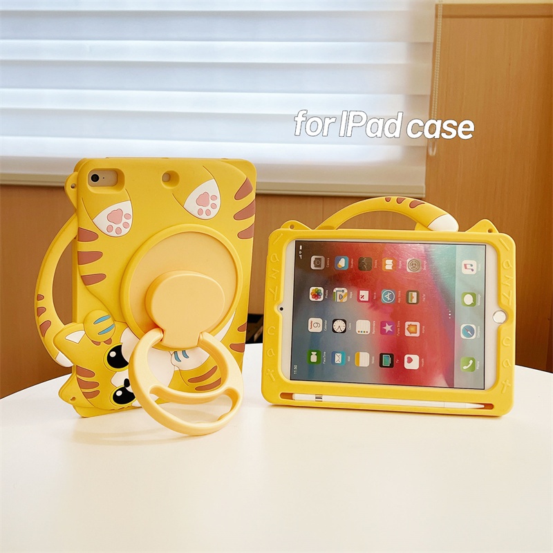 เคสไอแพดซิลิโคนแบบเต็มรอบ ลายแมวโบกหางน่ารัก พร้อมขาตั้งหมุนได้ 360 องศา สำหรับเด็ก ป้องกันการตก สำหรับ iPad Gen 7/8/9 Air 4/5/6 Pro 11 นิ้ว Gen 10 ขนาด 10.9 นิ้ว Mini 6 สไตล์ญี่ปุ่นเกาหลี