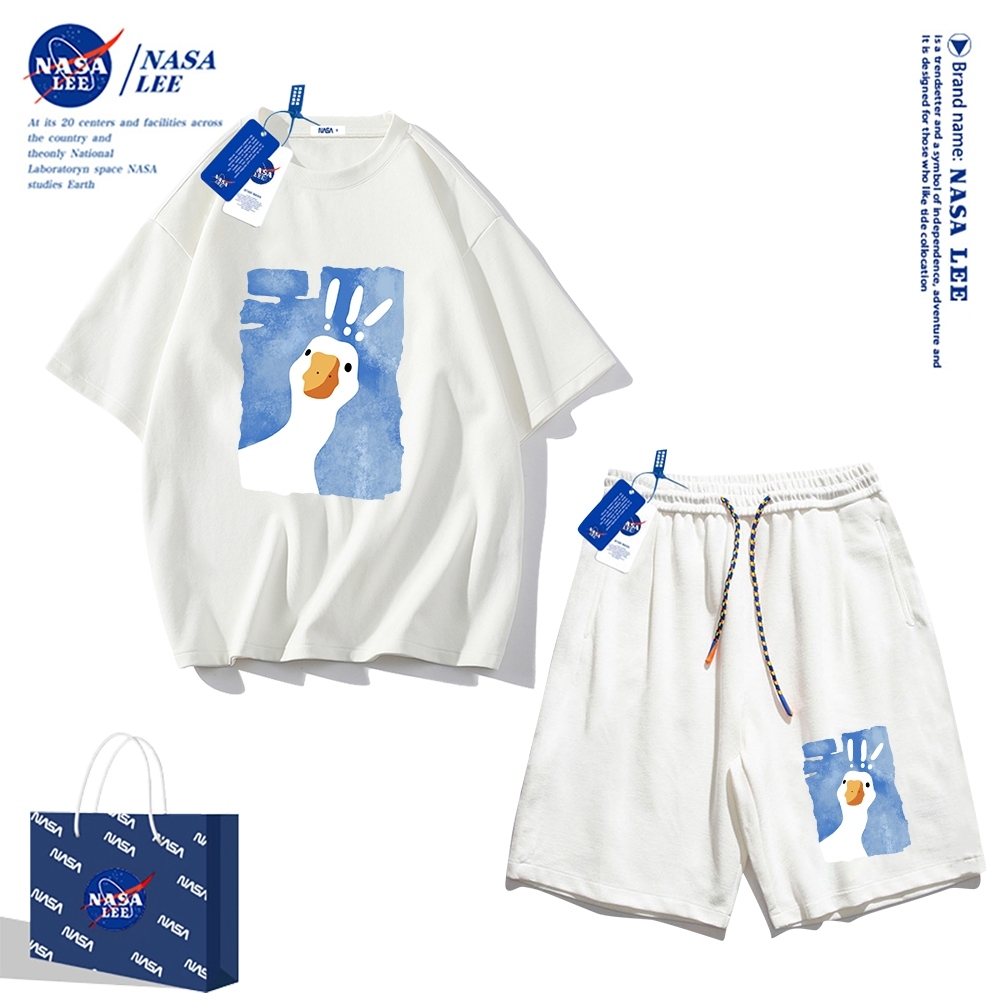 ✨สินค้าพร้อมส่ง✨นาซ่า เสื้อยืดแขนสั้นฤดูร้อนผู้ชายกางเกงขาสั้นผ้าฝ้ายหลวมชุดสูทอินเทรนด์, ผู้ชายผู้หญิงกีฬาลําลองสไตล์เรียบง่าย 2024 สไตล์ใหม่