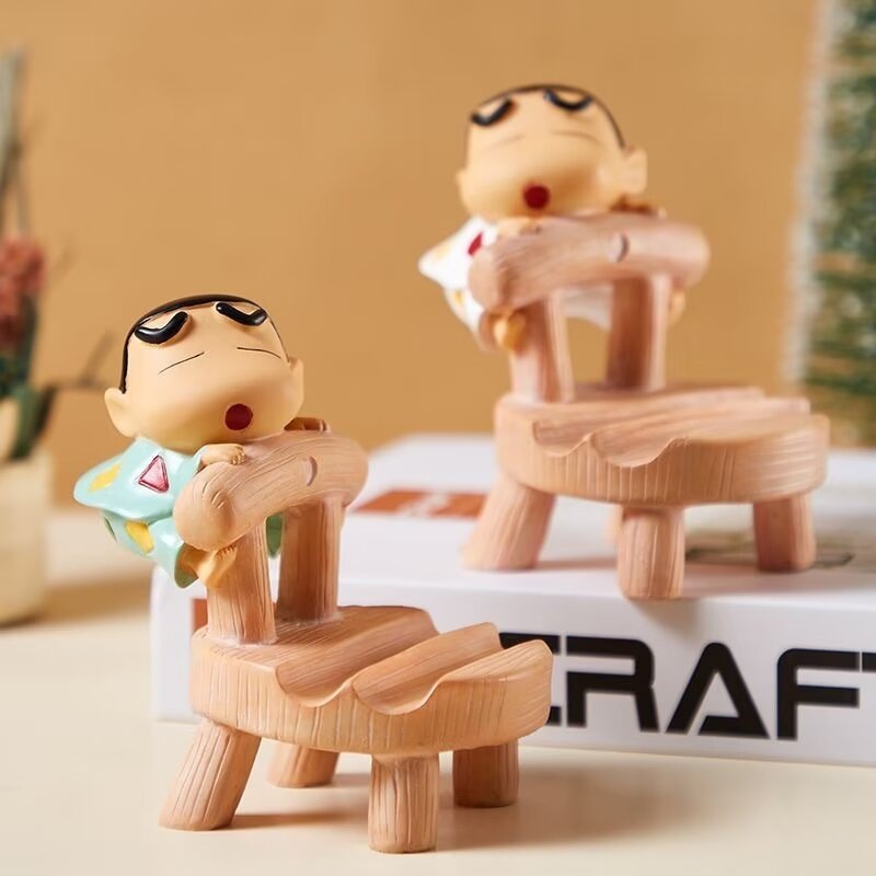 8 ซม. Kawaii Crayon Shin Chan รูปการ์ตูนผู้ถือโทรศัพท์มือถืออะนิเมะ Creative Desktop เครื่องประดับตุ๊กตาน่ารักของเล่นตกแต่ง