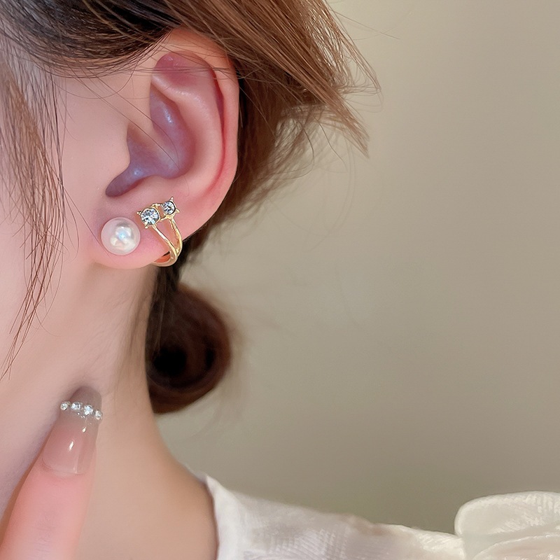 ต่างหูสตั๊ด เพชรและหินตกแต่ง ดีไซน์สวยงาม สไตล์วัน.daily และ semi-formal ราคา ถูกที่สุด ดีลบีเคเค แกลเลอรีภาพที่ 6