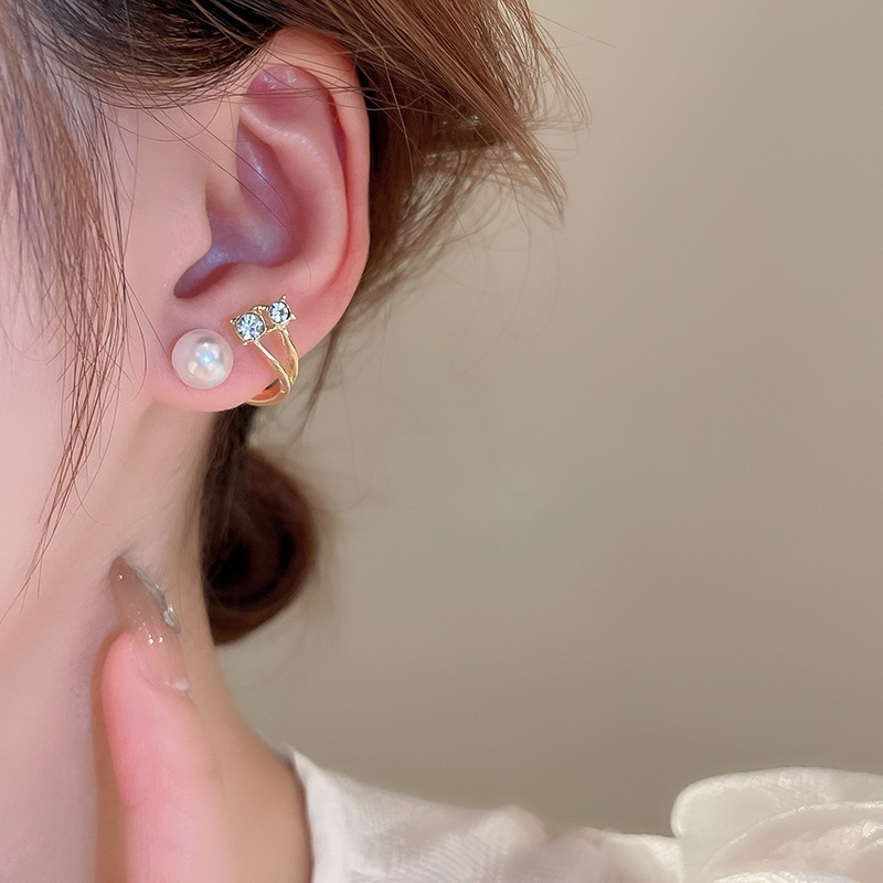 ต่างหูสตั๊ด เพชรและหินตกแต่ง ดีไซน์สวยงาม สไตล์วัน.daily และ semi-formal ราคา ถูกที่สุด ดีลบีเคเค แกลเลอรีภาพที่ 9