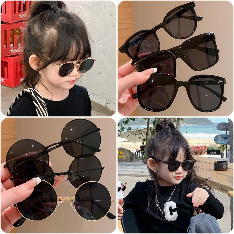 แฟชั่น ที่รัก แว่นกันแดดสีดําป้องกันรังสียูวีสําหรับเด็กแว่นตามีสไตล์สําหรับเด็กชายและเด็กหญิง
